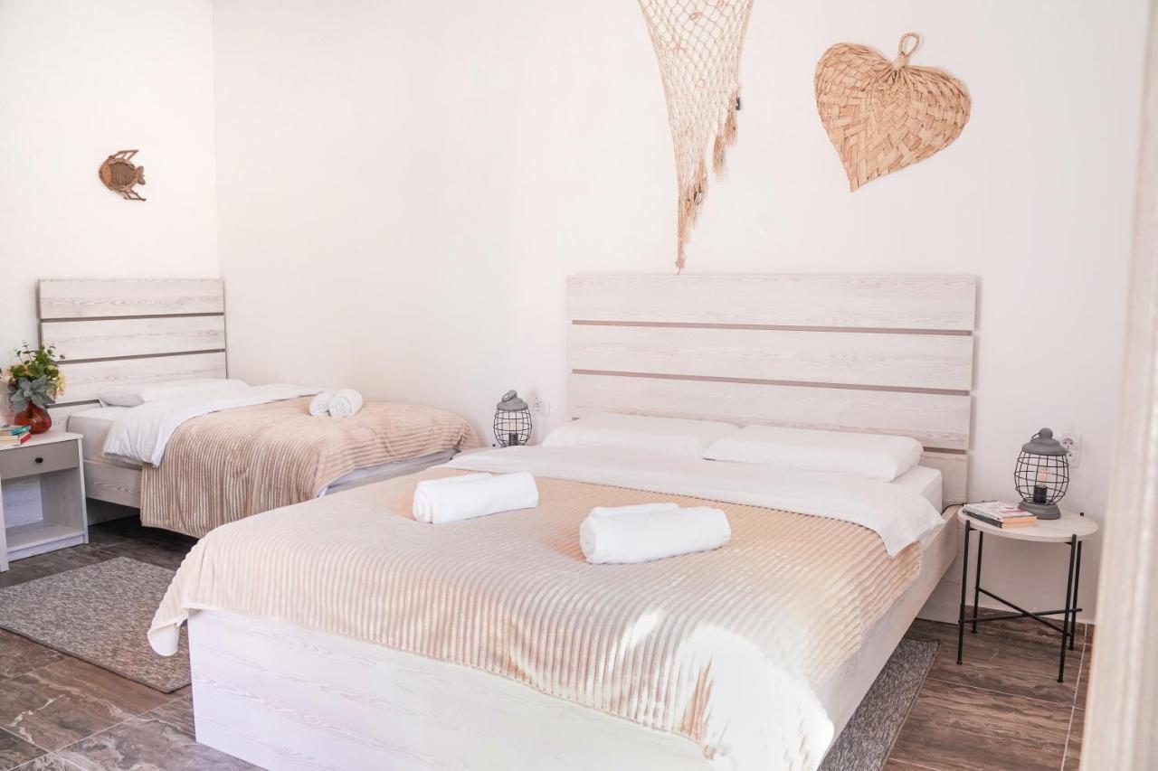 Waikiki Beach House Villa Tivat Exterior photo