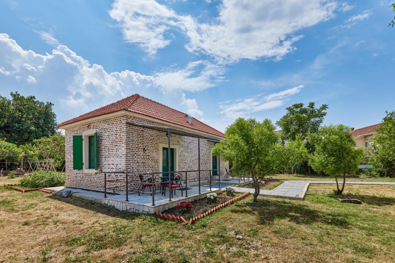 Waikiki Beach House Villa Tivat Exterior photo